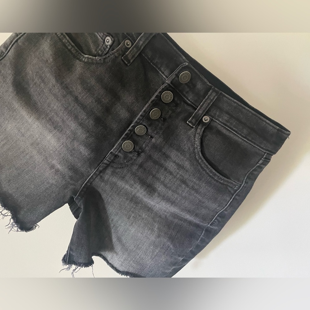 Gap high waisted button short in washed black